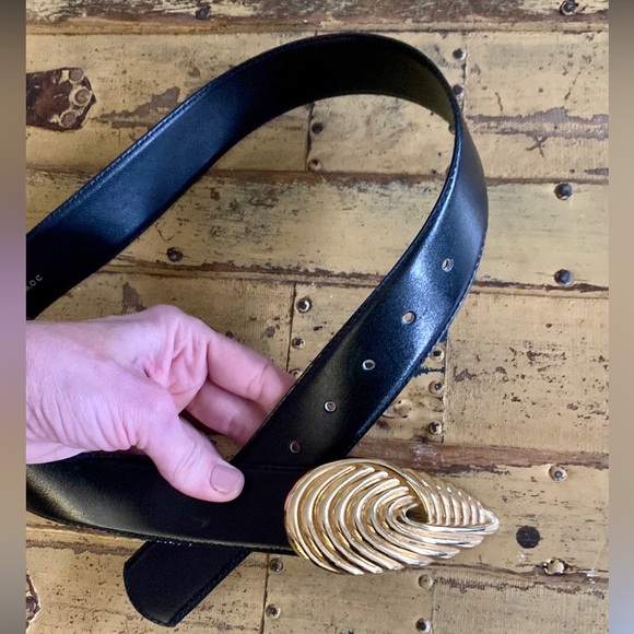 VINTAGE R&R BLACK LEATHER BELT GOLD HARDWARE BUCKLE LEATHER BELT S - Picture 12 of 16